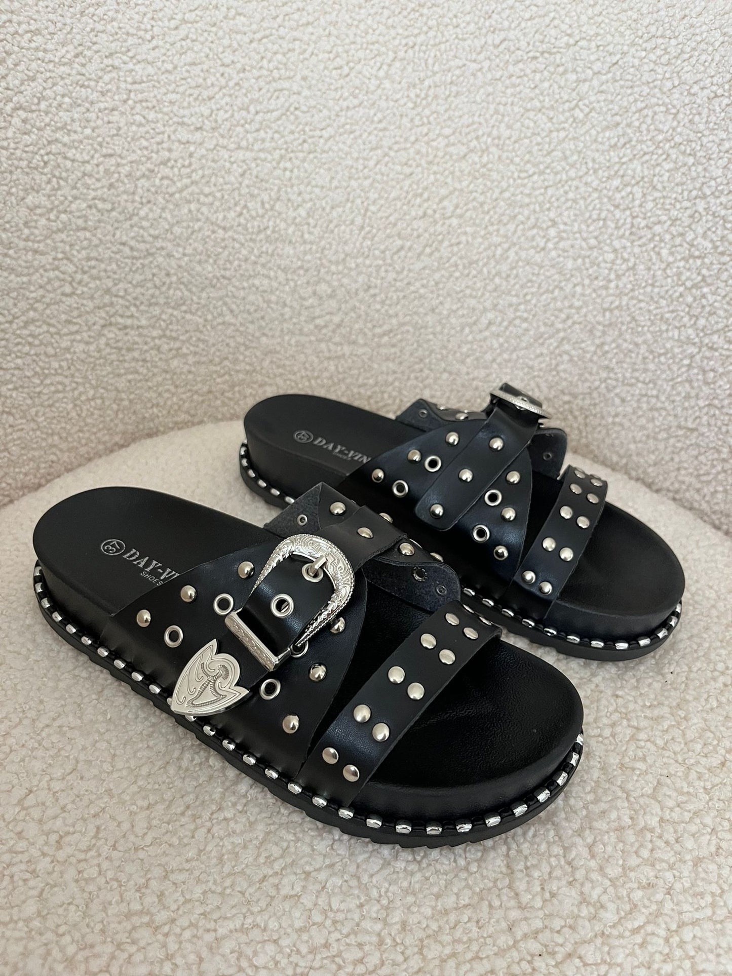 Slippers Zwart met studs